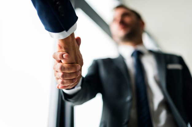 handshake-business-men-content-marketing
